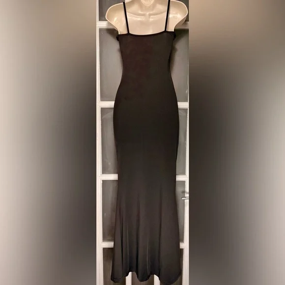SOLADO Black Maxi Dress - Picture 2 of 4